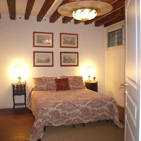 ヴェネツィアAl Pozzo Dei Scoacamini, 100 M From San Marco, Ground Floorアパートメント エクステリア 写真