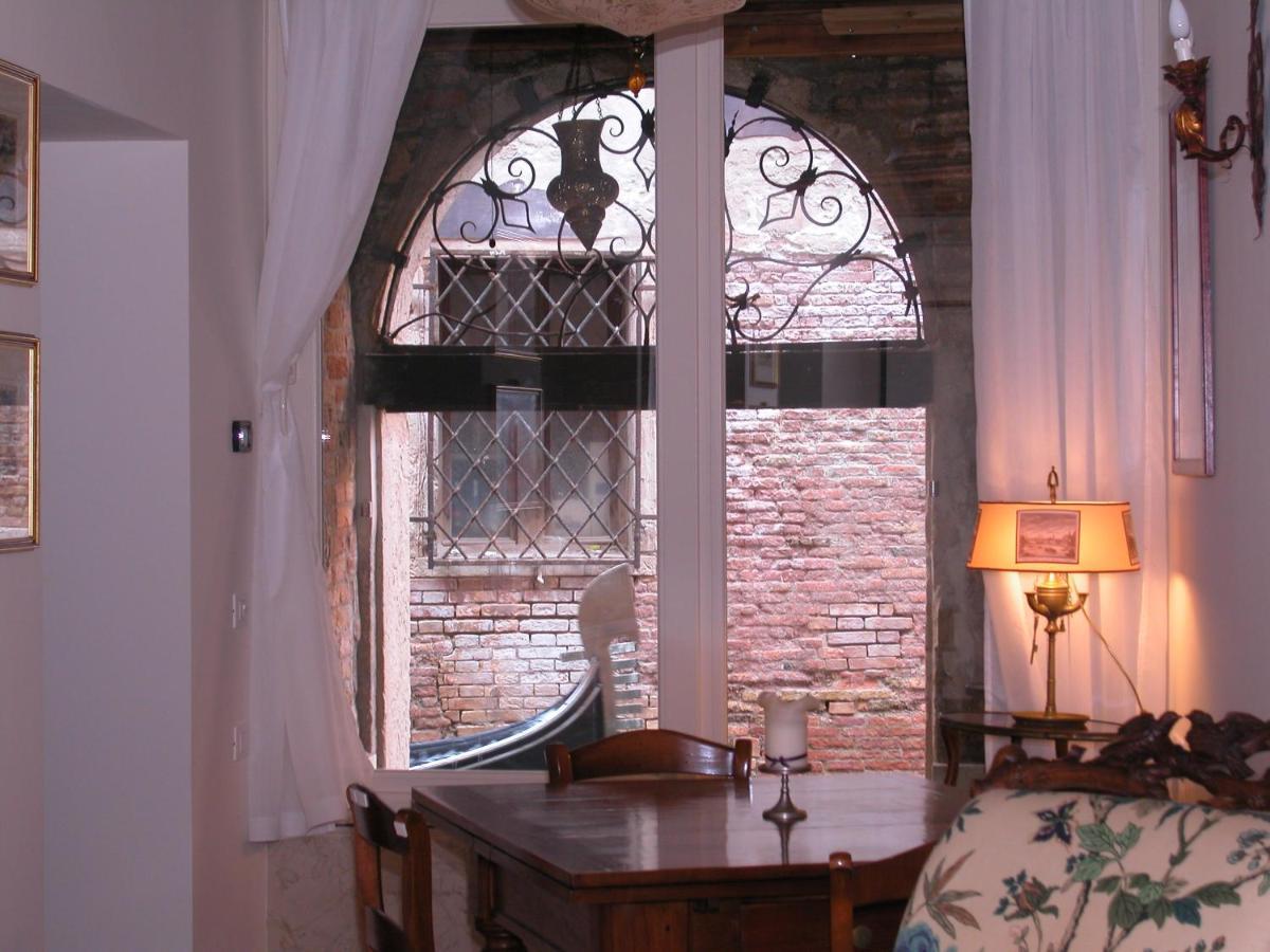 ヴェネツィアAl Pozzo Dei Scoacamini, 100 M From San Marco, Ground Floorアパートメント エクステリア 写真