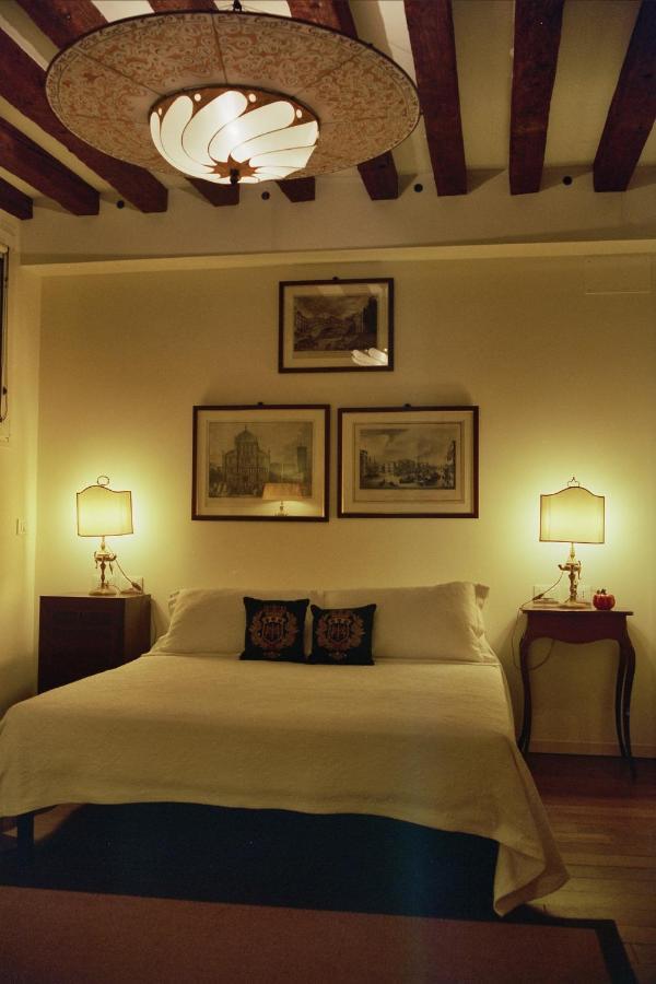 ヴェネツィアAl Pozzo Dei Scoacamini, 100 M From San Marco, Ground Floorアパートメント エクステリア 写真