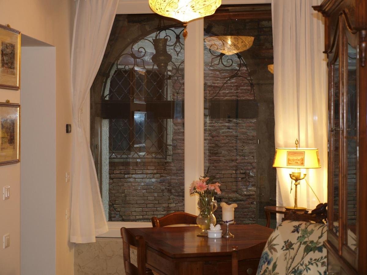 ヴェネツィアAl Pozzo Dei Scoacamini, 100 M From San Marco, Ground Floorアパートメント エクステリア 写真