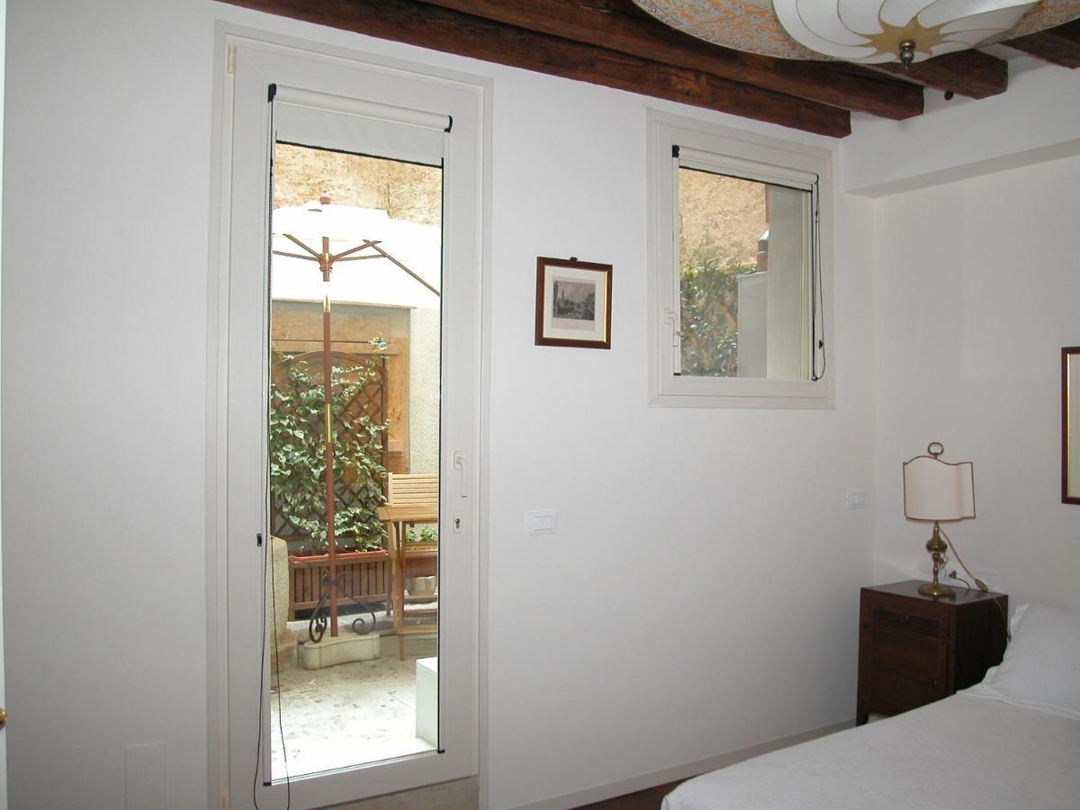 ヴェネツィアAl Pozzo Dei Scoacamini, 100 M From San Marco, Ground Floorアパートメント エクステリア 写真
