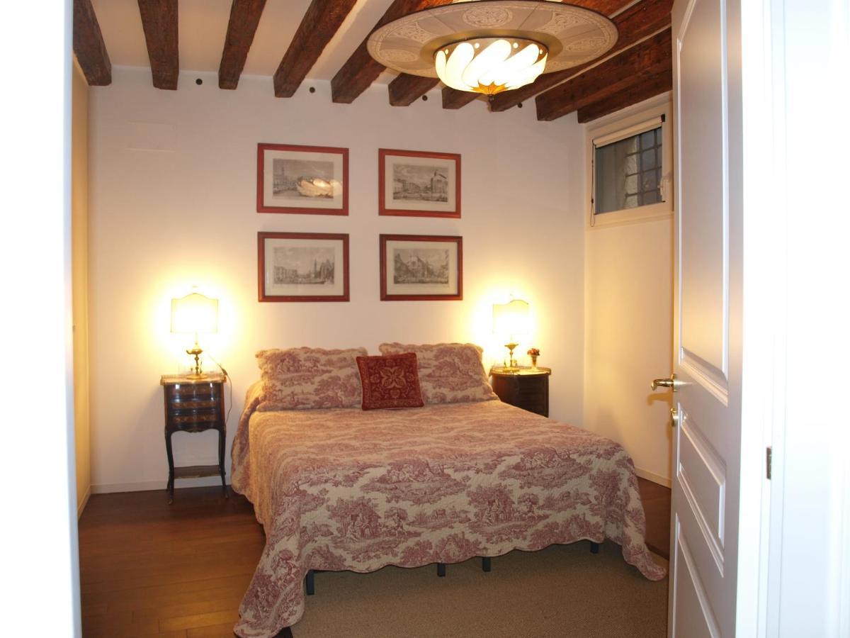 ヴェネツィアAl Pozzo Dei Scoacamini, 100 M From San Marco, Ground Floorアパートメント エクステリア 写真