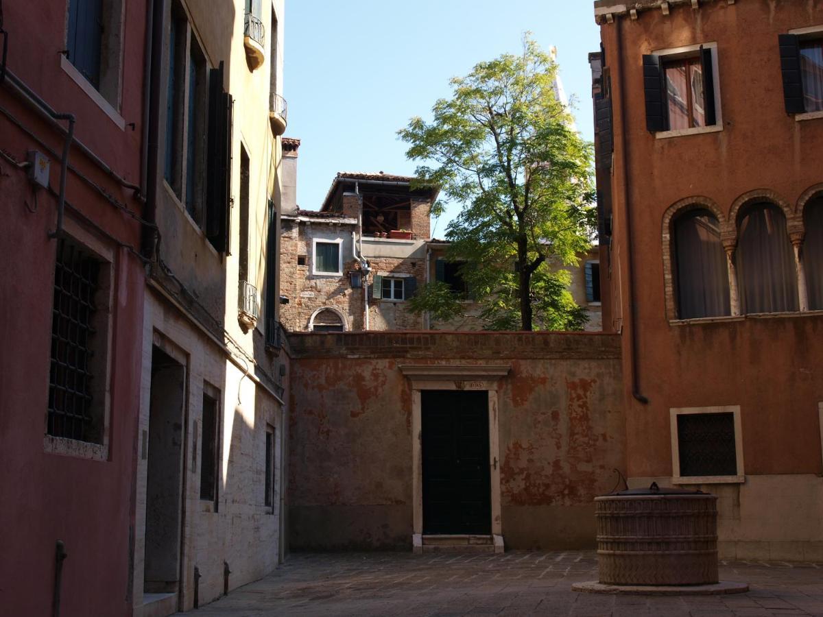 ヴェネツィアAl Pozzo Dei Scoacamini, 100 M From San Marco, Ground Floorアパートメント エクステリア 写真